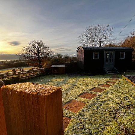 Вилла Mountain View Shepherd'S Hut For 2 Adults, 1 Dog Llangoed Экстерьер фото
