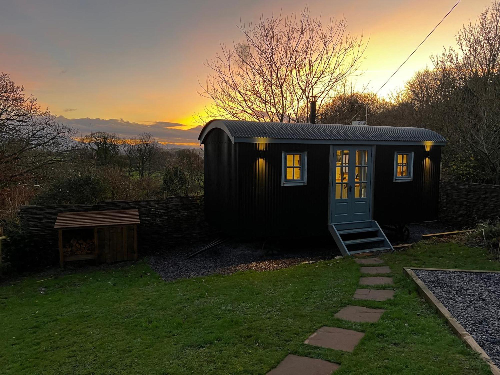 Вилла Mountain View Shepherd'S Hut For 2 Adults, 1 Dog Llangoed Экстерьер фото