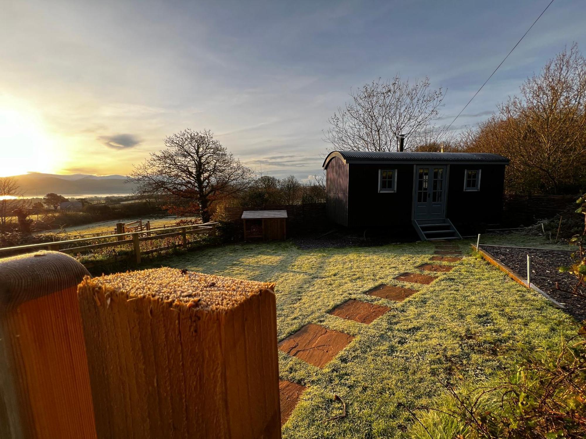Вилла Mountain View Shepherd'S Hut For 2 Adults, 1 Dog Llangoed Экстерьер фото