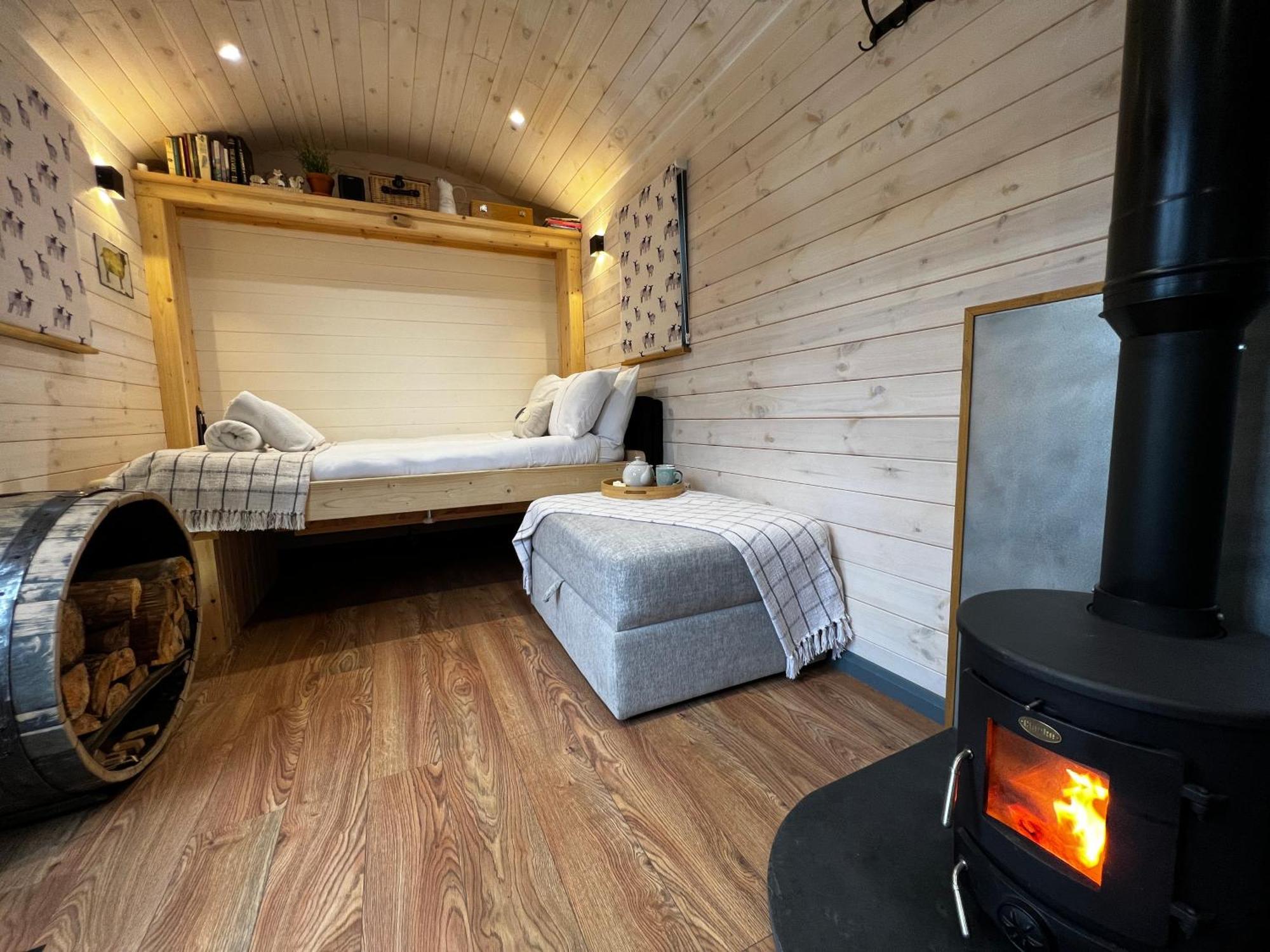 Вилла Mountain View Shepherd'S Hut For 2 Adults, 1 Dog Llangoed Экстерьер фото