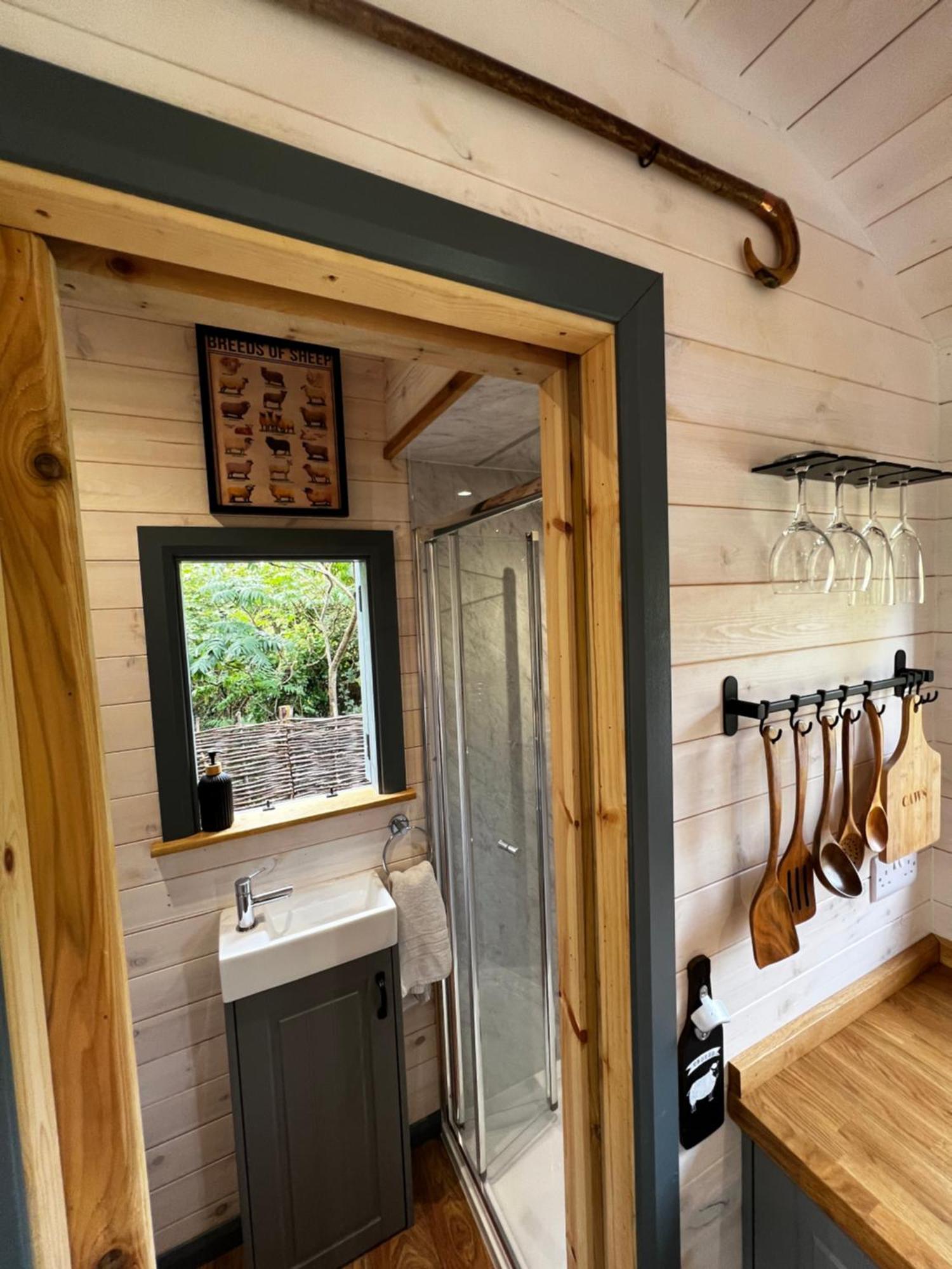 Вилла Mountain View Shepherd'S Hut For 2 Adults, 1 Dog Llangoed Экстерьер фото