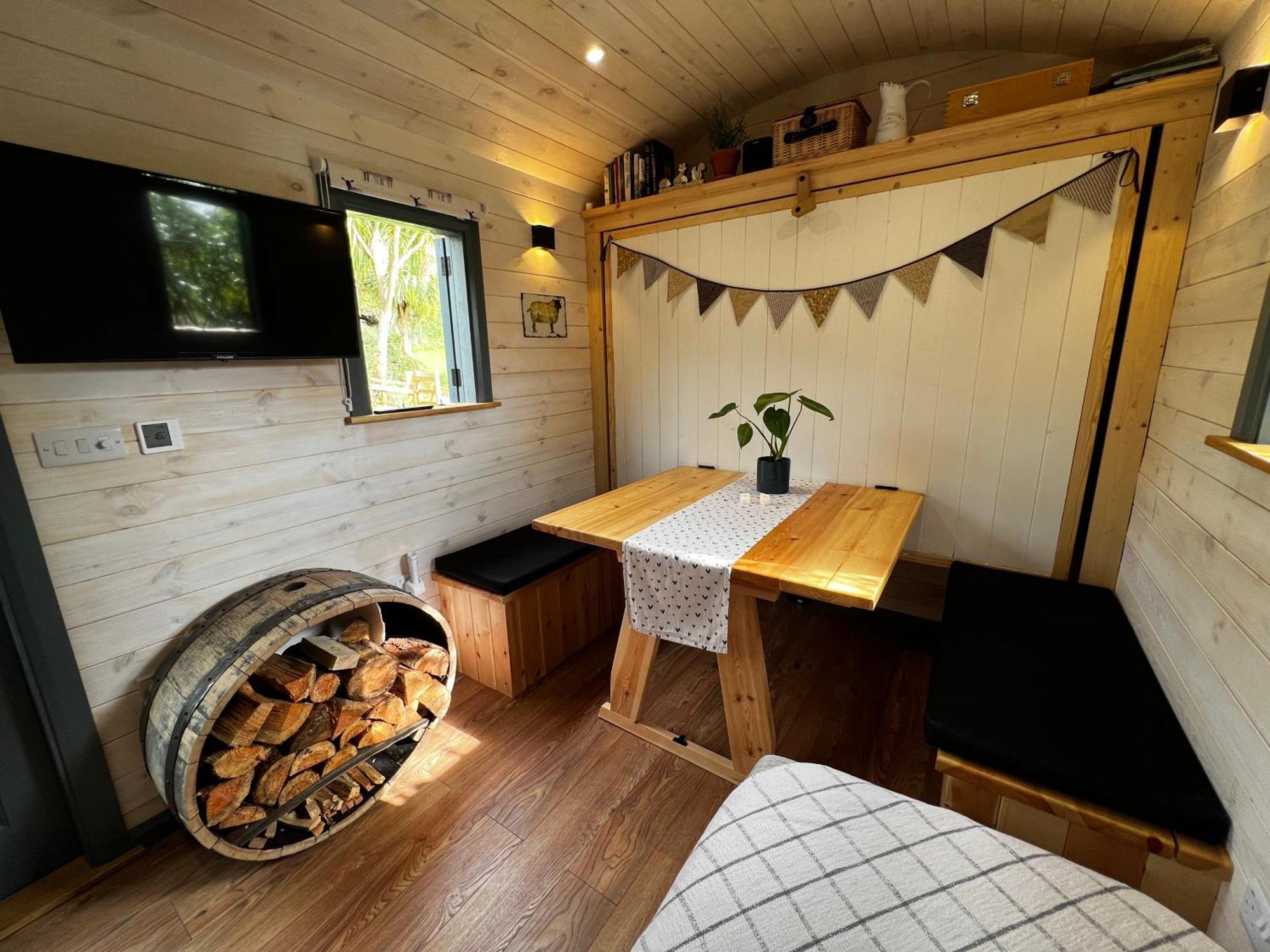 Вилла Mountain View Shepherd'S Hut For 2 Adults, 1 Dog Llangoed Экстерьер фото